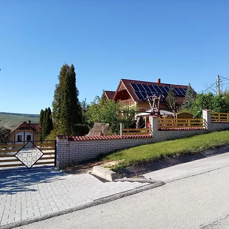 Homestay Eszter-lak
